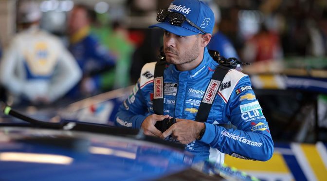 Featured image for As run-ins mount, Larson says on-track racing with Hamlin all about trust