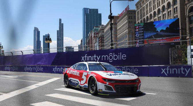 Featured image for Kyle Larson soars to Busch Light Pole at Chicago