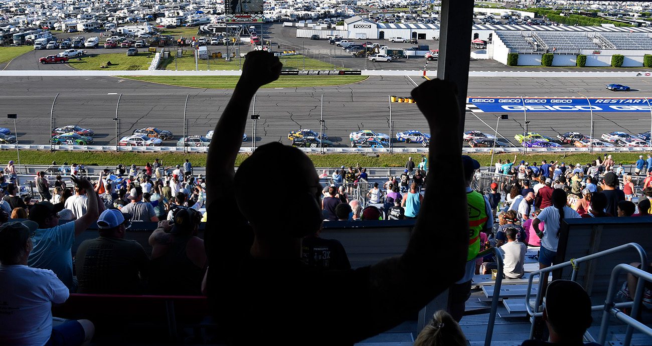 fans cheer at pocono