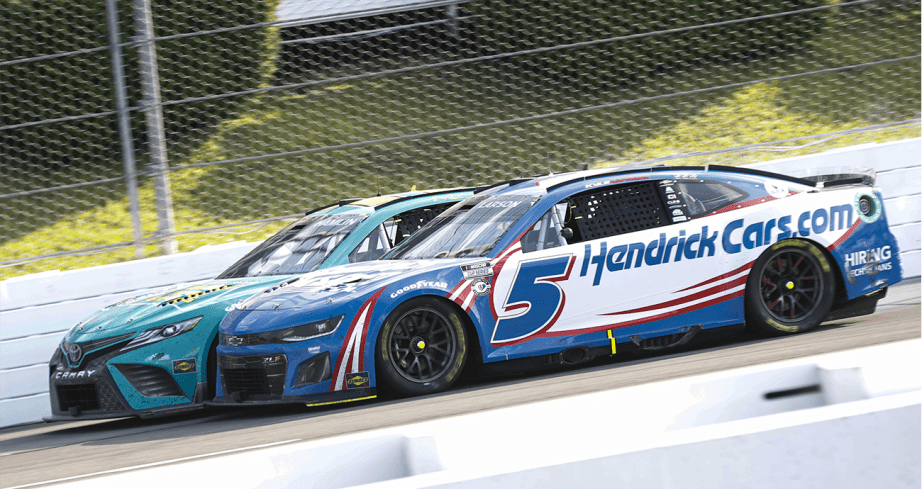 Kyle Larson races Denny Hamlin at Pocono in 2023.