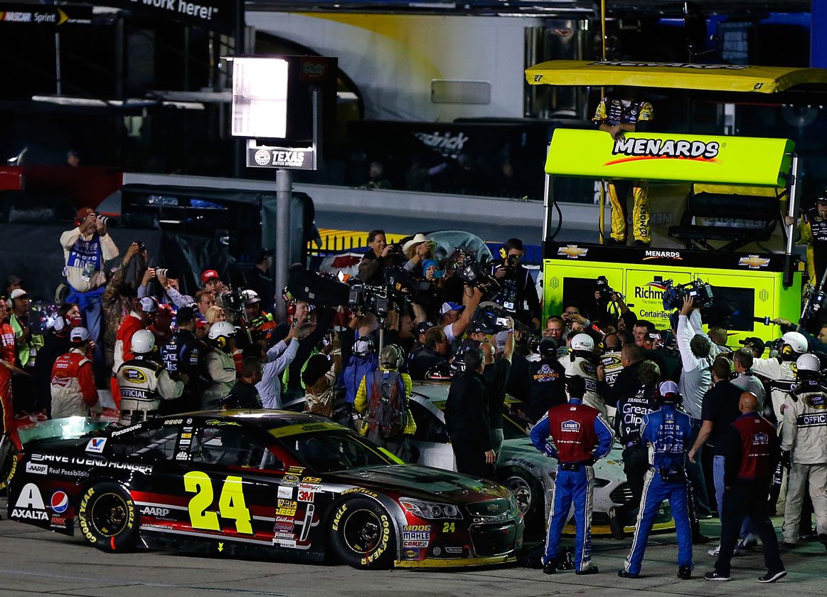 Jeff Gordon pulls up to pit box after 2014 Texas playoff race.