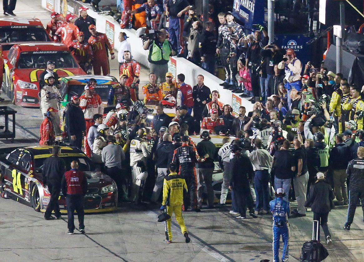 Crowd gathers around Jeff Gordon car on pit road in 2014 at Texas.