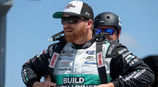 Featured image for Chris Buescher confident for Darlington, seeks elusive trophy as a playoff propellant
