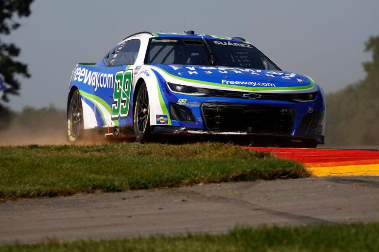 suárez drives at The Glen