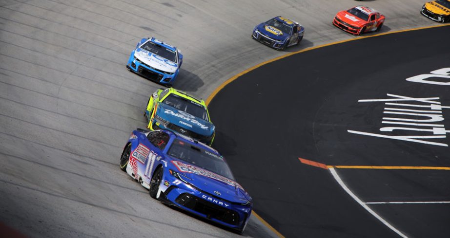 cup cars race at bristol