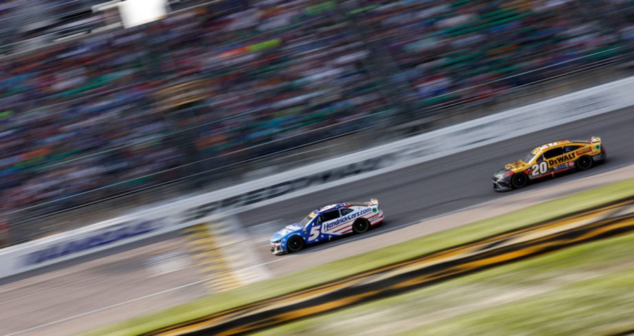 Kyle Larson and Christopher Bell race at Kansas.