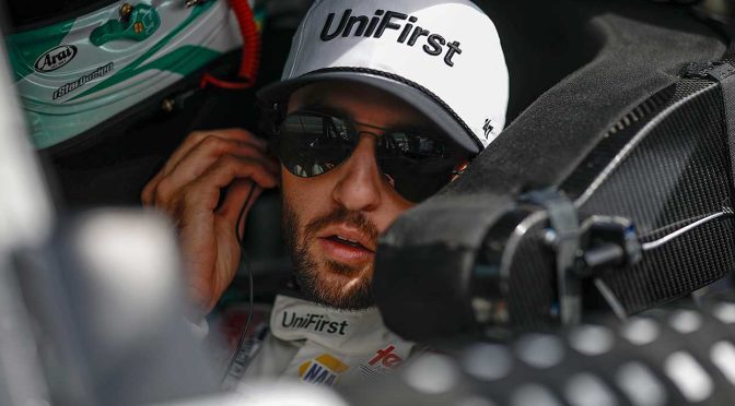 Chase Elliott to start at the rear in Kansas playoff race after engine trouble