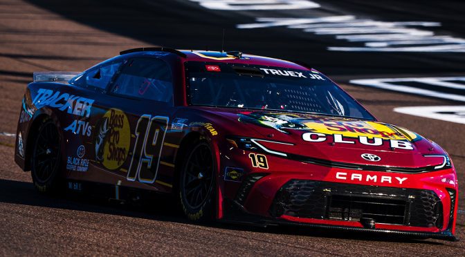 Featured Image for Martin Truex Jr. grabs Busch Light Pole for final full-time race of career
