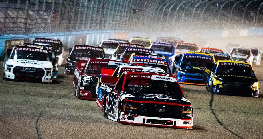 trucks race at phoenix
