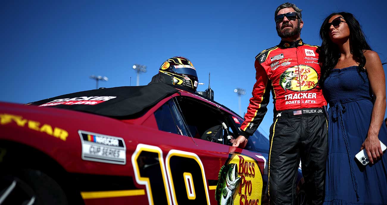 Admiration, respect as Truex Jr. finds Phoenix sunset | NASCAR