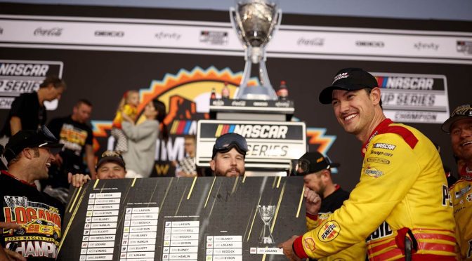 Featured image for Joey Logano holds off Ryan Blaney to win Phoenix, third Cup Series title