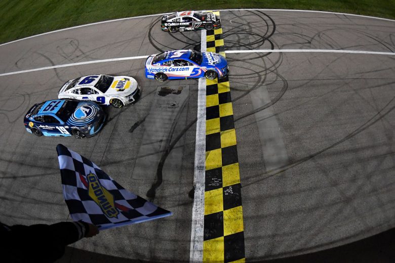 Kyle Larson wins in a photo finish at Atlanta.