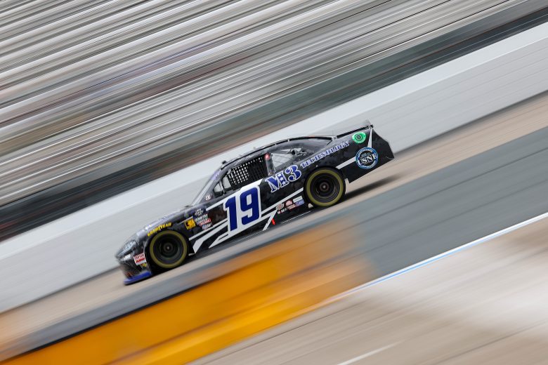 Justin Bonsignore drives at Richmond.