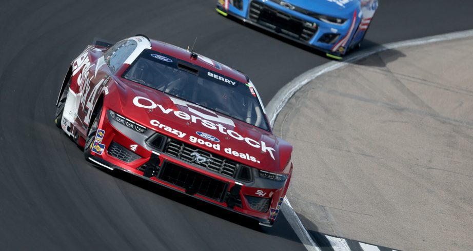 Josh Berry drives No. 4 Ford at Iowa Speedway.