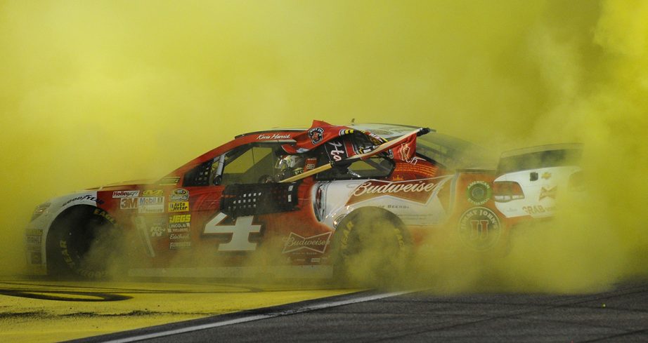 Kevin Harvick does a burnout in No. 4 Ford at Homestead-Miami.