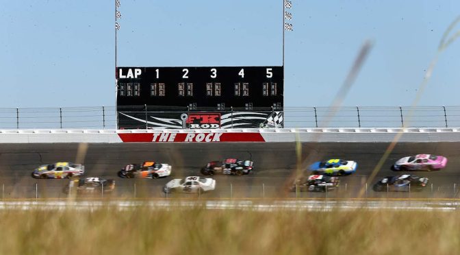 Featured image for Xfinity, Craftsman Truck Series teams set for organizational test at Rockingham
