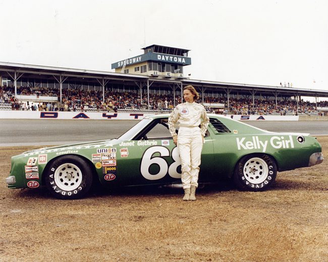Janet Guthrie stands next to No. 68 car at 1977 Daytona 500.