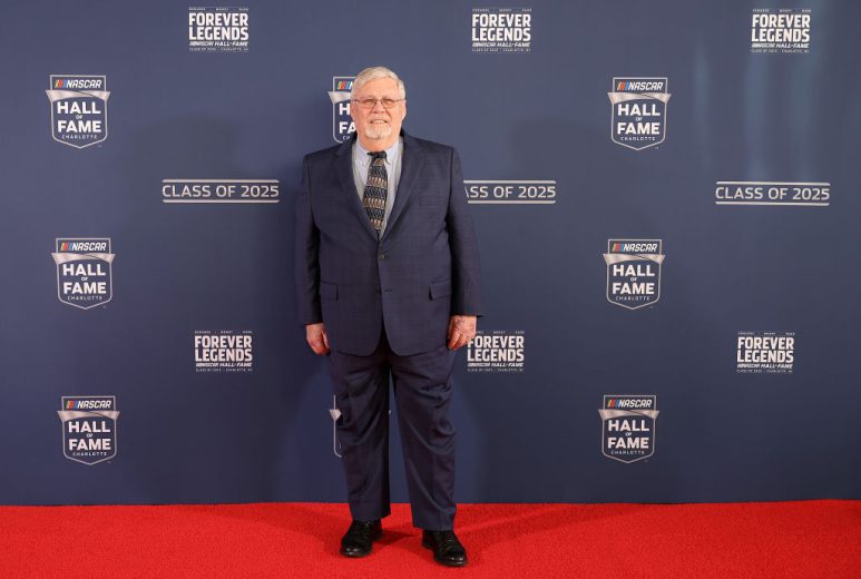 Mike Harris poses for a photo on the red carpet.