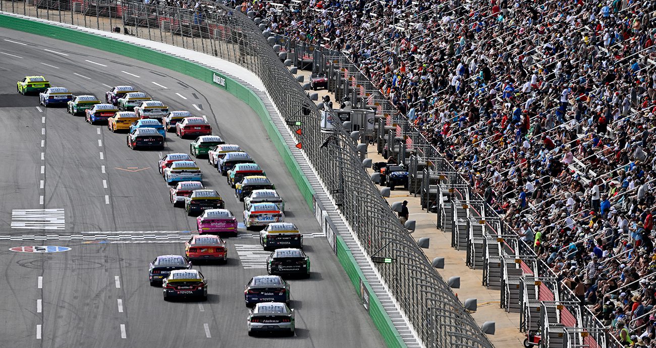 cars race at atlanta
