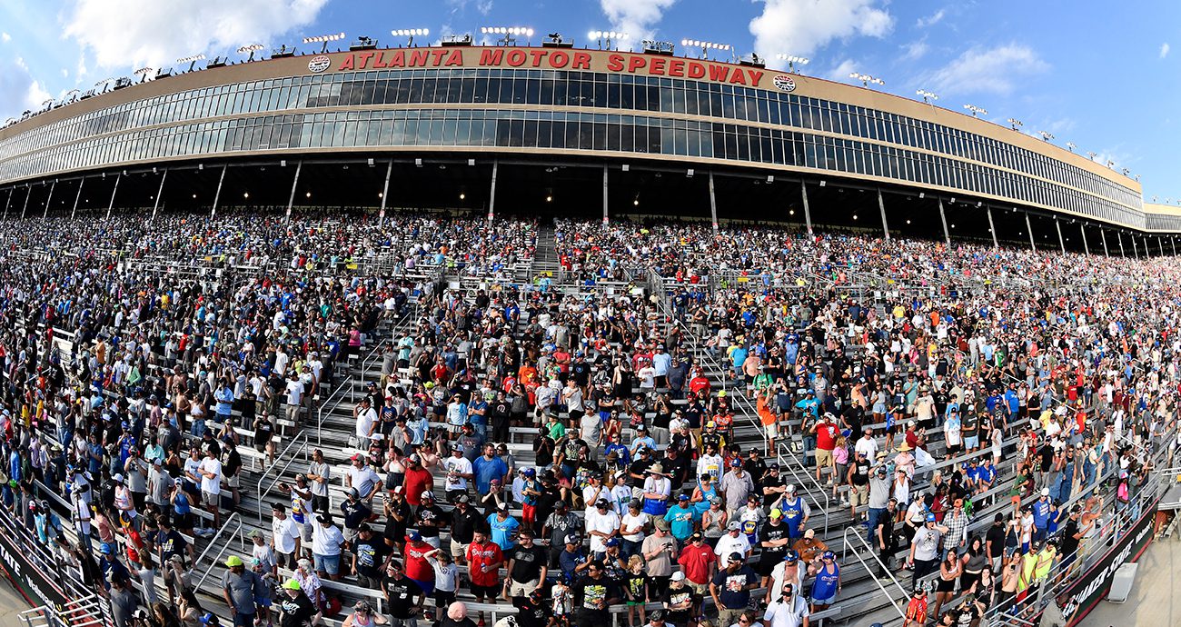 fans cheer at atlanta motor speedway