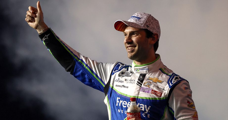 Daniel Suárez gives a thumbs-up during driver intros.