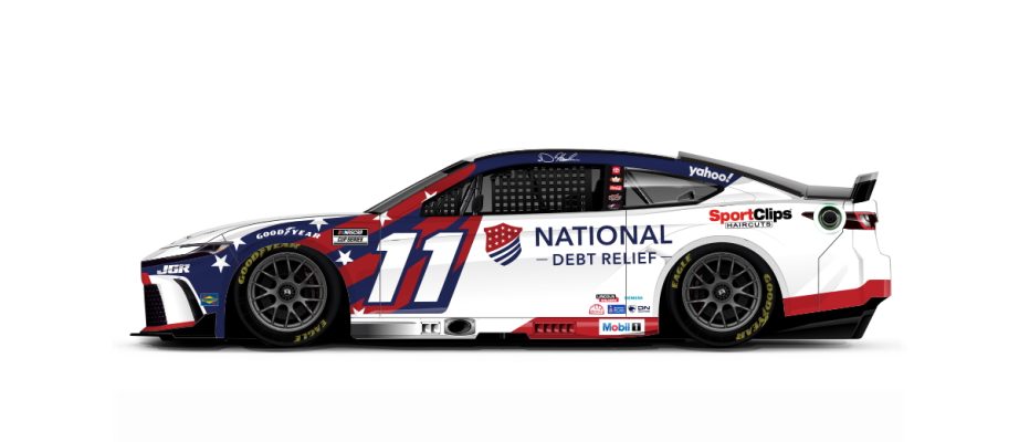 <p>Denny Hamlin conducirá el Toyota N.° 11 de National Debt Relief.<br /><br /><strong>COMPRAR:</strong> <a href="https://store.nascar.com/diecast/d-26335540+z-9827061-1428123289?_s=BM-NAScom-Diecast_Shop_Link_Merch_Story-1.28.25">Muñecos de NASCAR en miniatura</a> </p>