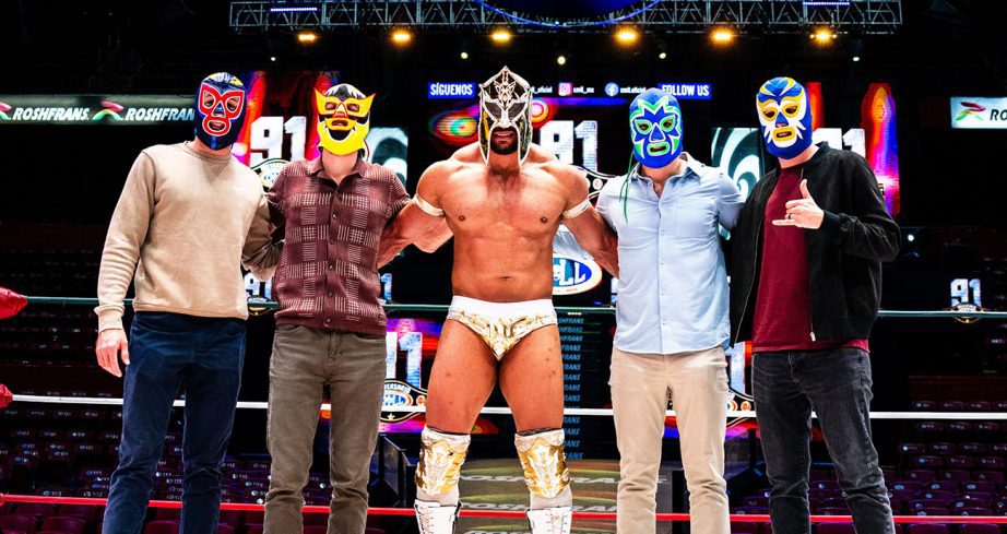 All drivers pose for photos with a luchador.