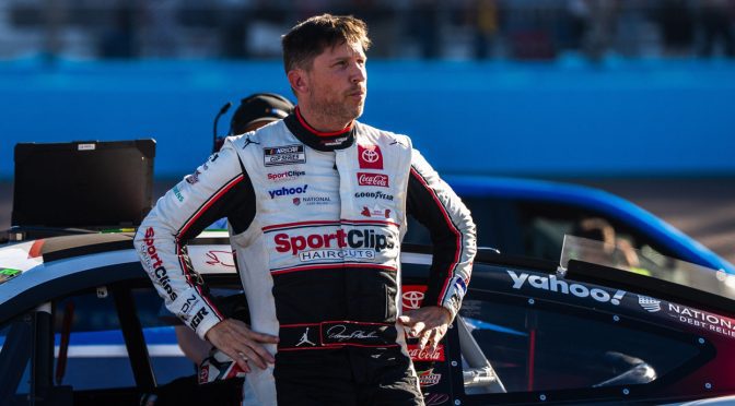 Featured image for Denny Hamlin, Kyle Larson just short at Phoenix in chase of Christopher Bell