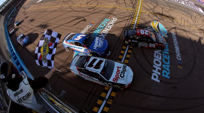 Featured image for Bell holds off Hamlin at Phoenix for third consecutive win