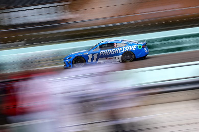 Denny Hamlin saldrá en el puesto 23 con el Toyota n.° 11 de Joe Gibbs Racing. <br /><br />Jefe de equipo: Chris Gayle</p>