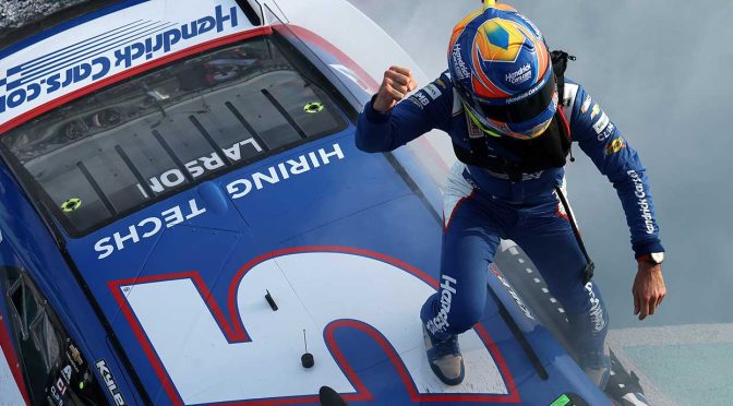 Featured Image for Kyle Larson surges late at Homestead-Miami, notches 30th Cup Series win