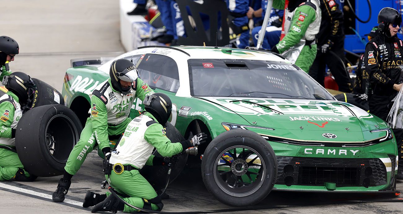 erik jones on pit road