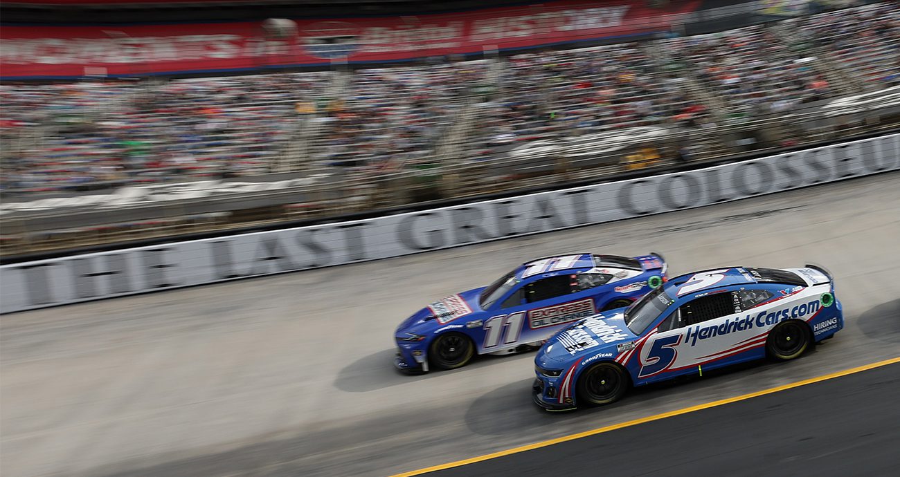 denny hamlin and kyle larson race at bristol