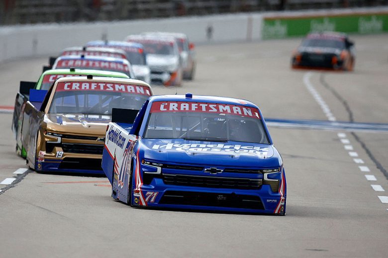 Rajah Caruth drives at Texas.