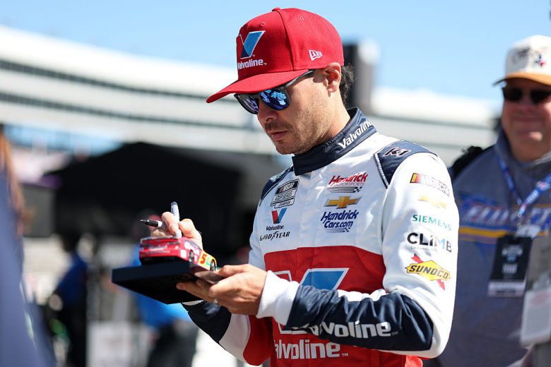 Kyle Larson signs autographs at Texas.