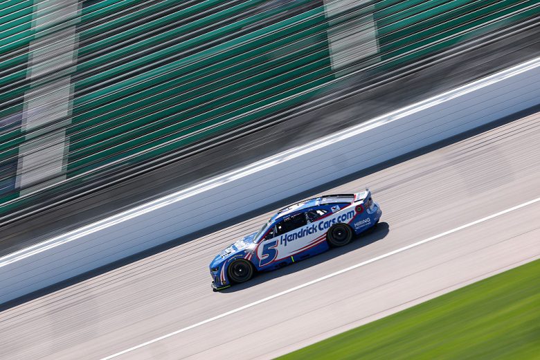 Kyle Larson drives at Kansas.