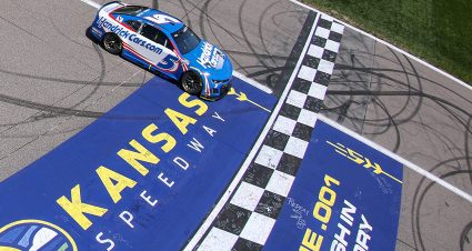 Kyle Larson claims Kansas in dominant fashion for third 2025 victory