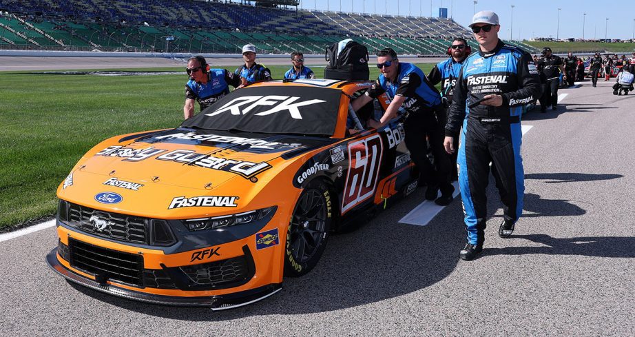Ryan Preece and crew push No. 60 Ford on pit road.