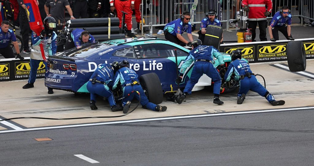 No. 71 crew earns victory in Pit Crew Challenge | NASCAR
