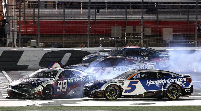 Featured Image for Multicar incident collects Larson, Blaney and others in Stage 3