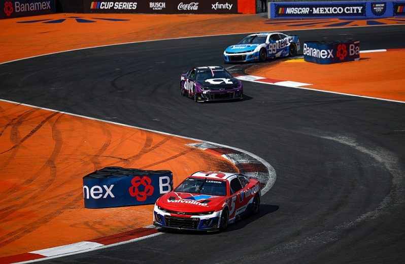 Kyle Larson drives in Mexico City.