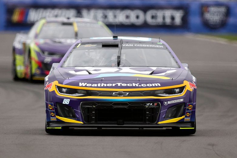 Shane van Gisbergen drives in Mexico City.