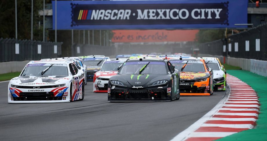 A general view of racing in Mexico City.