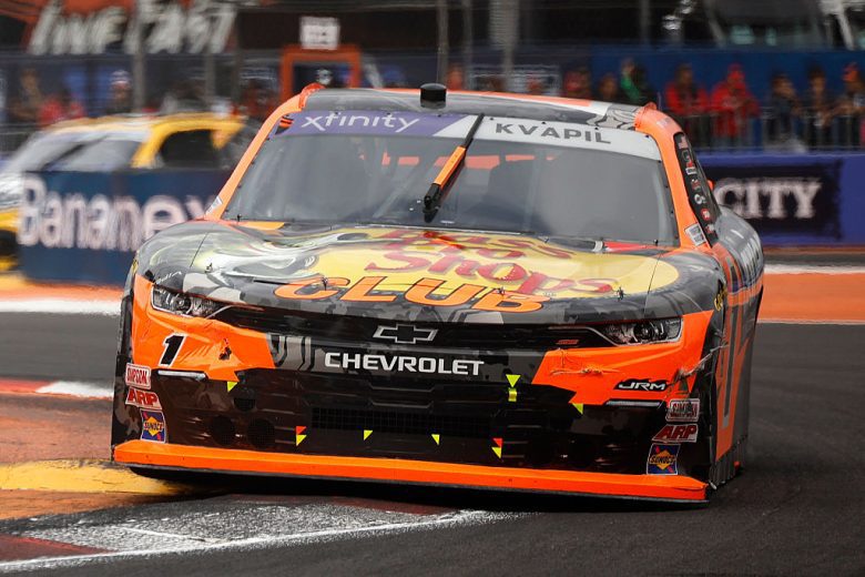 Carson Kvapil drives in Mexico City.
