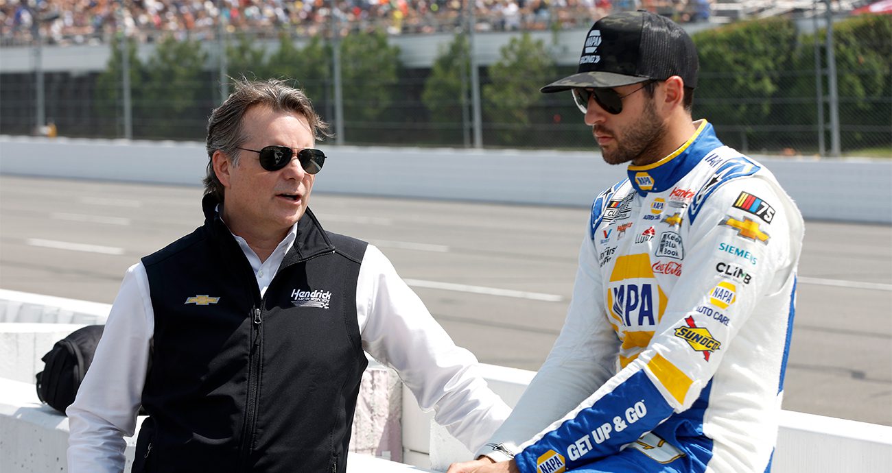 jeff gordon talks with chase elliott at pocono