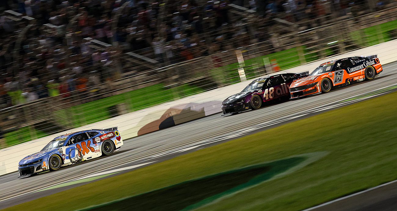 chase elliott speeds toward the start/finish line Saturday at echopark speedway