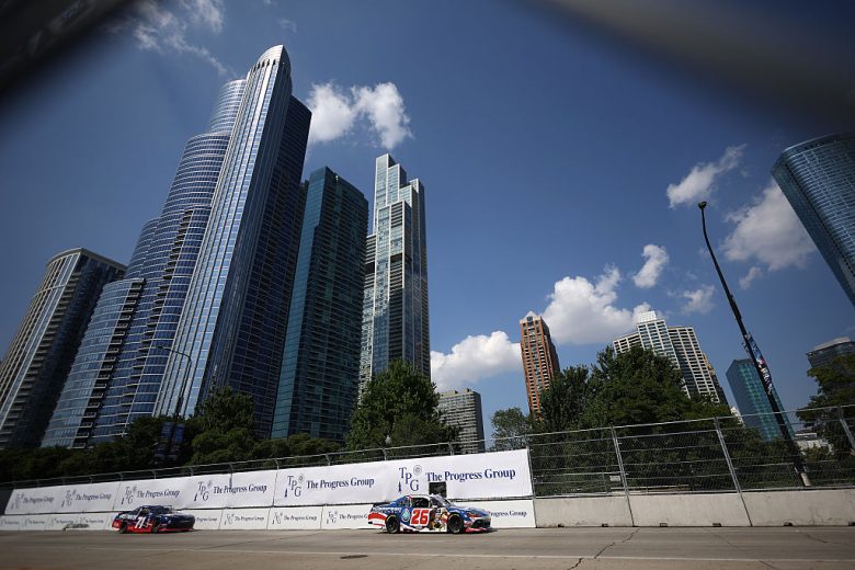 Dean Thompson and Ryan Ellis drive at Chicago.