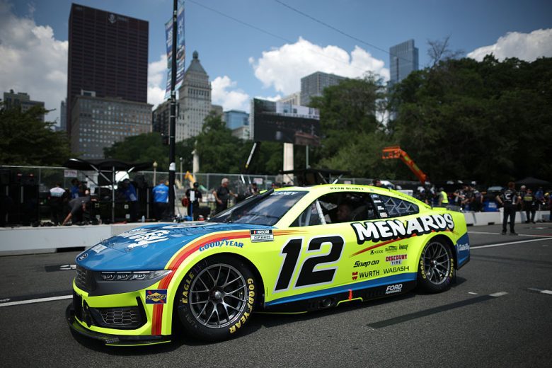 Ryan Blaney car sits on pit road at Chicago.