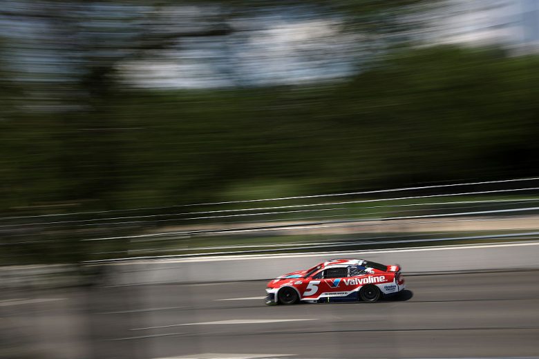 Kyle Larson drives at Chicago.
