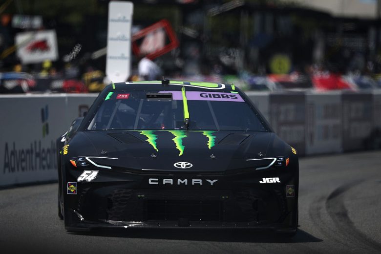 Ty Gibbs drives at Chicago.